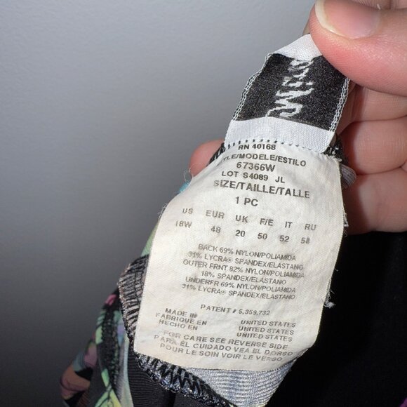 Miraclesuit Floral One-Piece Swimsuit V-Neck Ruched Tropical Print Womens 18W - Picture 8 of 9